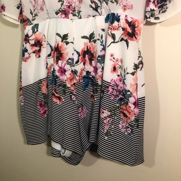 Blue Rain Floral and Striped Open Back Romper Medium - Picture 5 of 8